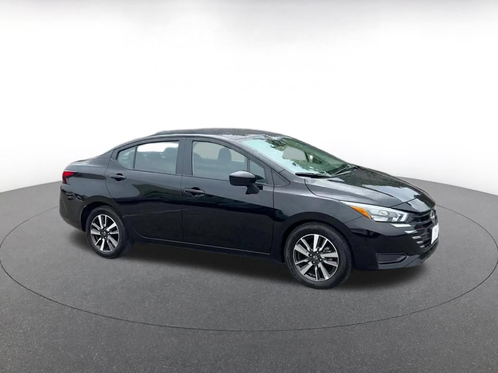 Used 2025 Nissan Versa SV FWD image 2