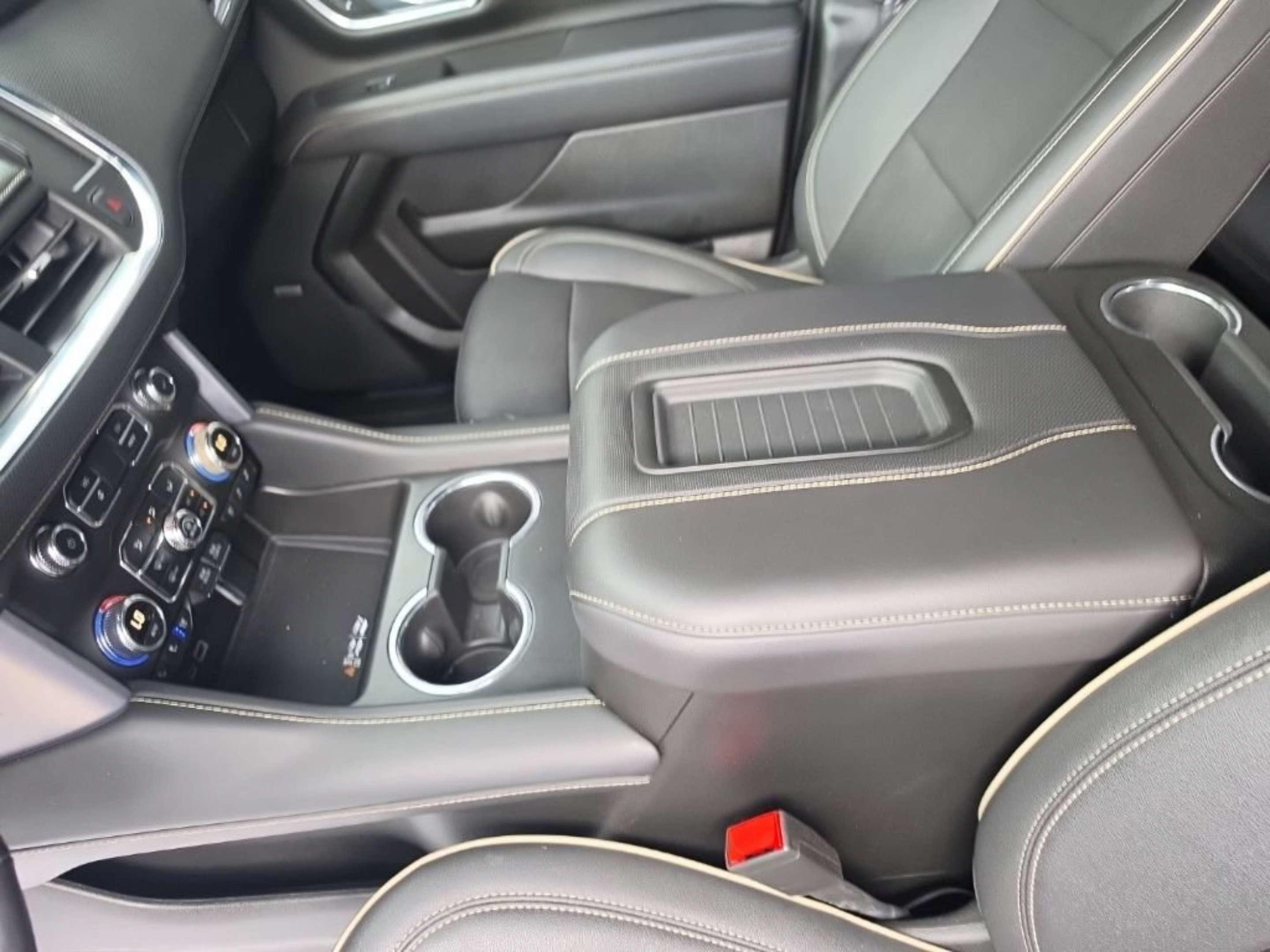 Used 2022 GMC Yukon SLT w/ SLT Premium Package RWD image 18