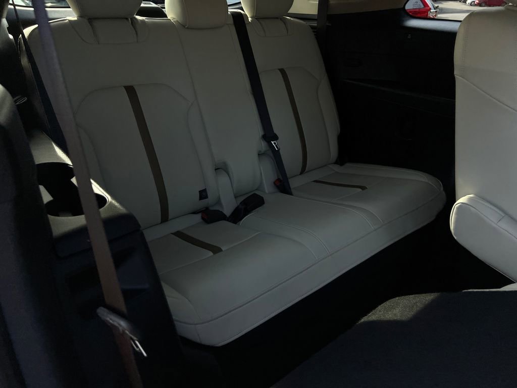 Used 2024 MAZDA CX-90 Plug-In Hybrid w/ Premium Plus image 17