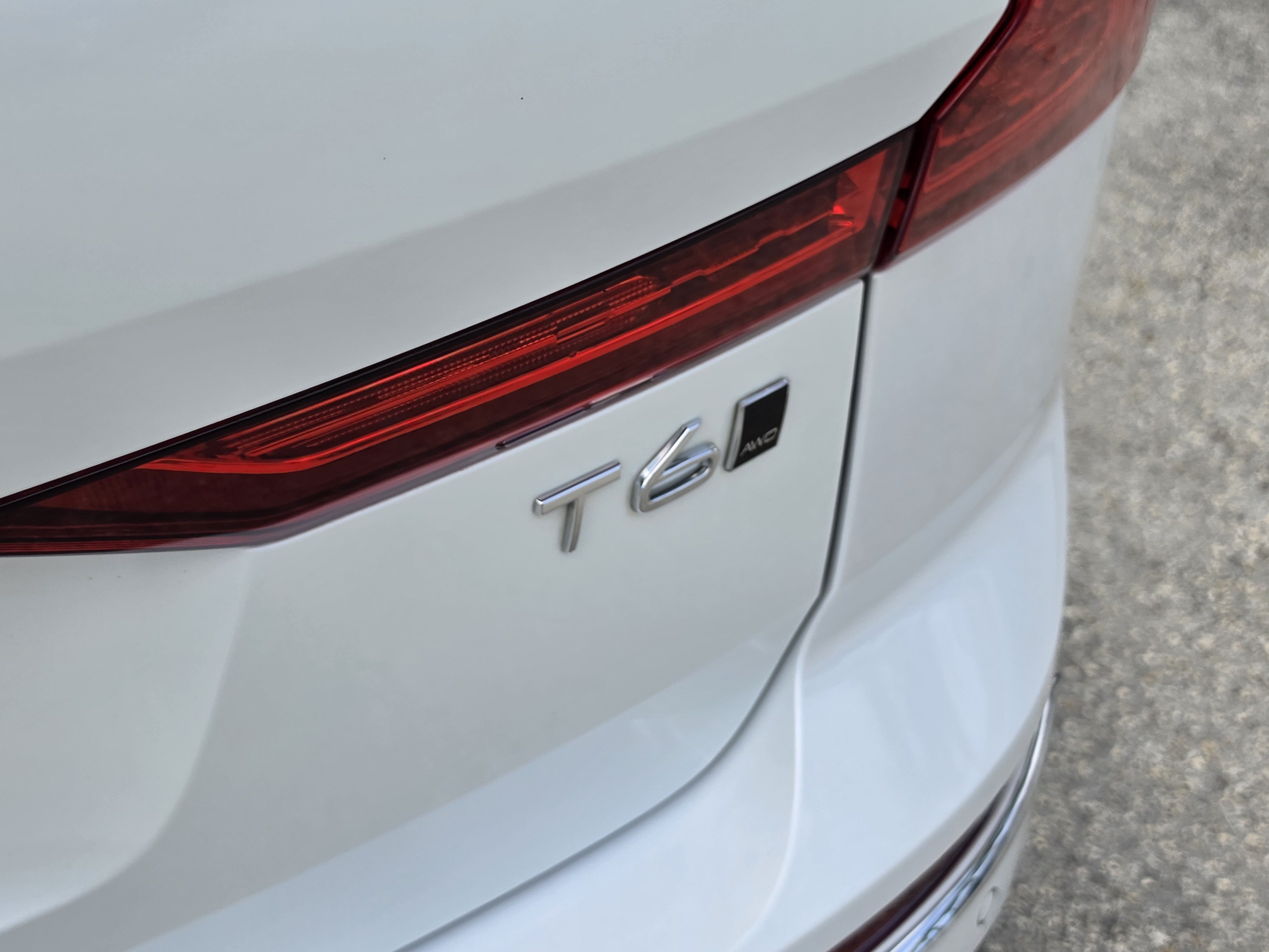 Used 2018 Volvo XC60 T6 Momentum w/ Advanced Package AWD/4WD image 10
