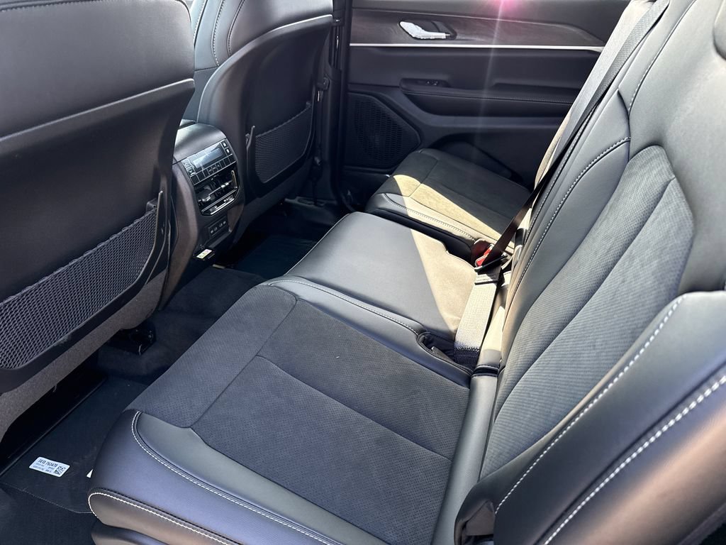 New 2026 Jeep Grand Cherokee L 2WD image 16