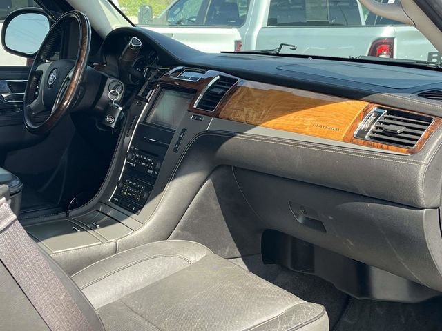 Used 2014 Cadillac Escalade Platinum image 27