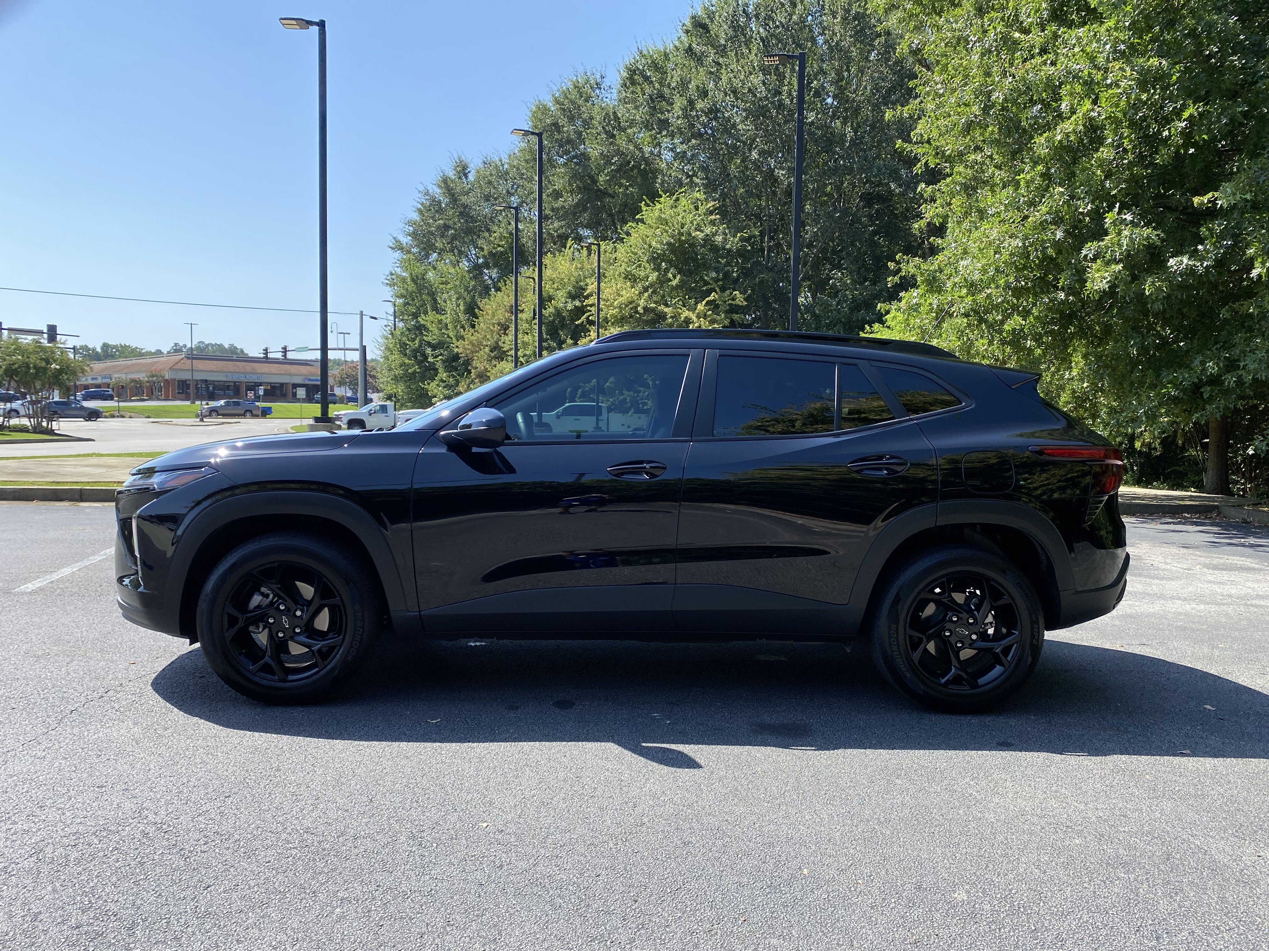 Used 2026 Chevrolet Trax LT w/ Midnight Edition FWD image 6