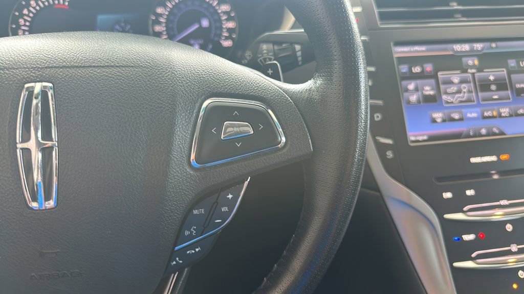 Used 2013 Lincoln MKZ FWD image 25