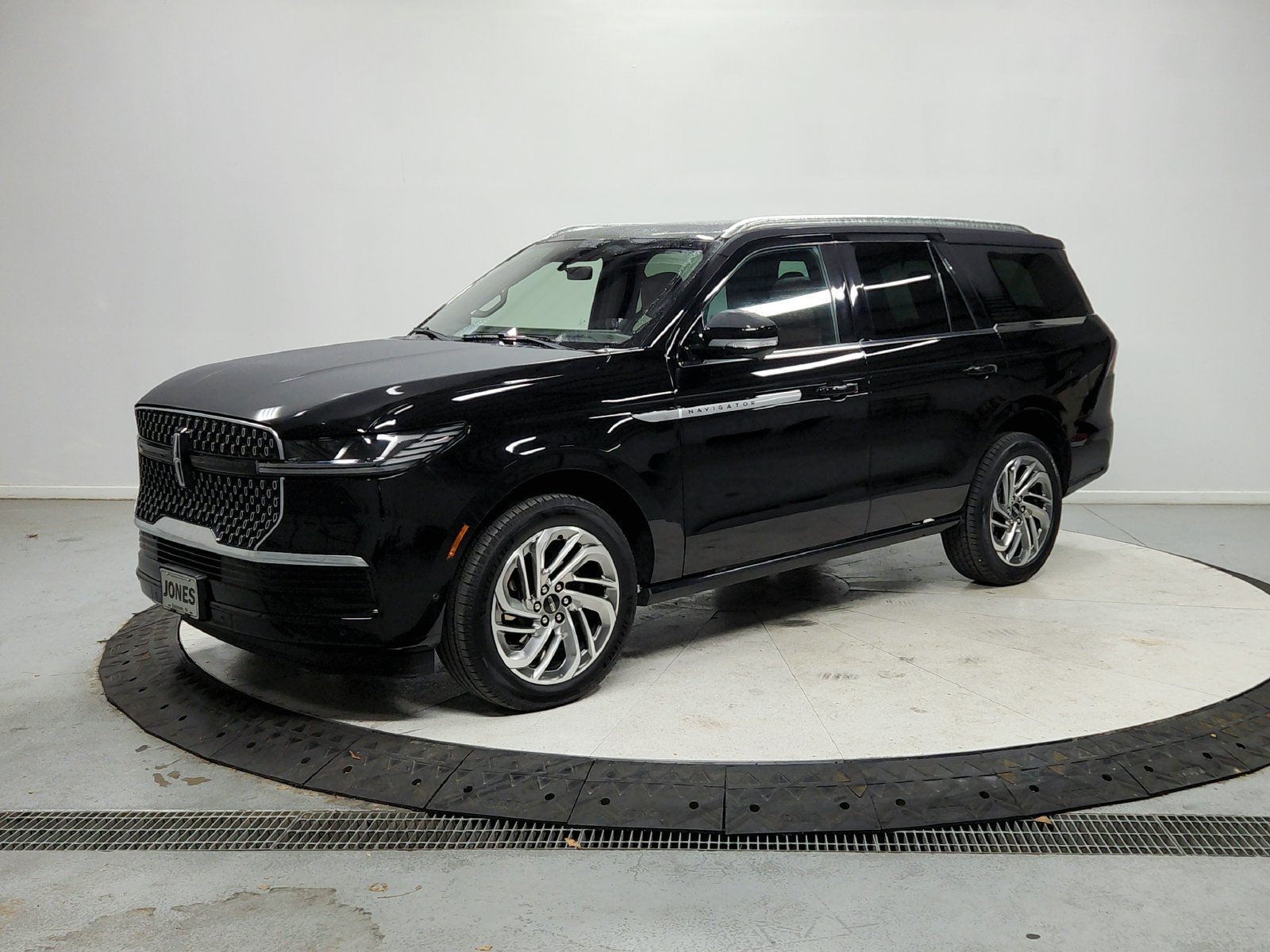 Used 2025 Lincoln Navigator Reserve AWD/4WD image 4