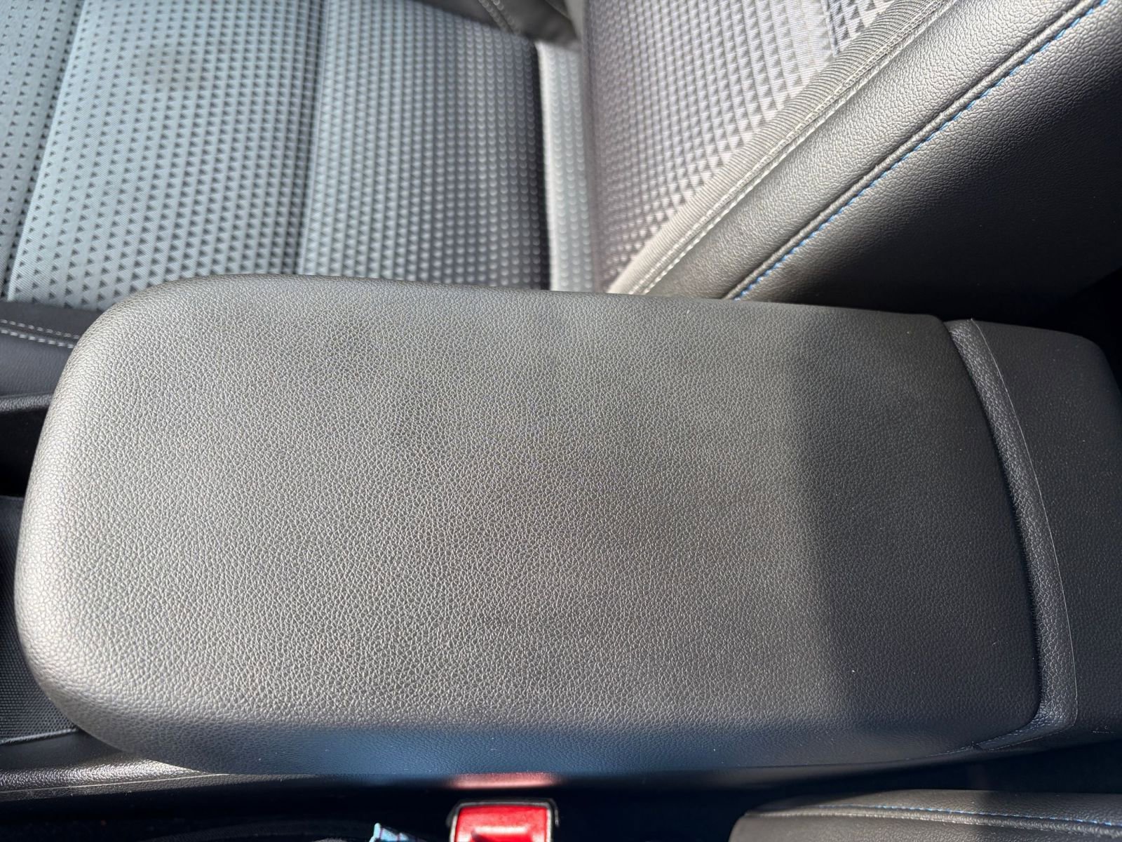 Used 2025 Chevrolet Trax LT w/ LT Convenience Package image 39