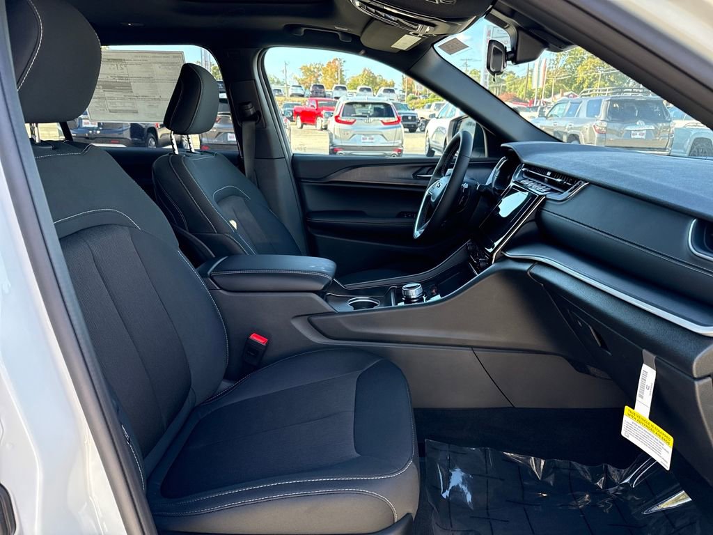 New 2025 Jeep Grand Cherokee L Laredo w/ Luxury Tech Group I image 17