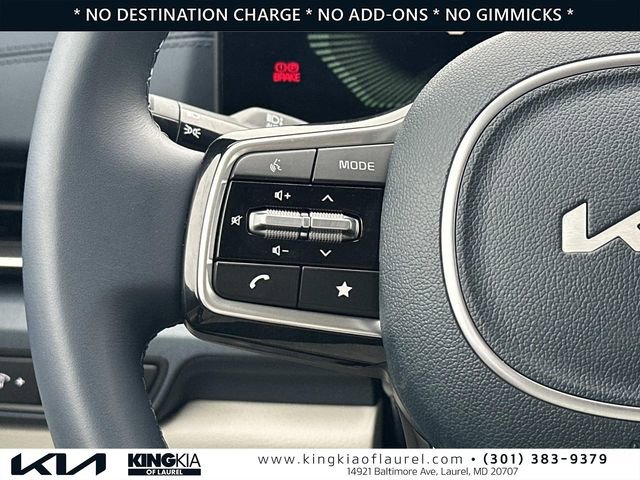 Used 2025 Kia Carnival EX image 10
