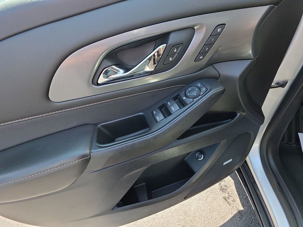 Used 2021 Chevrolet Traverse Premier w/ Redline Edition image 13