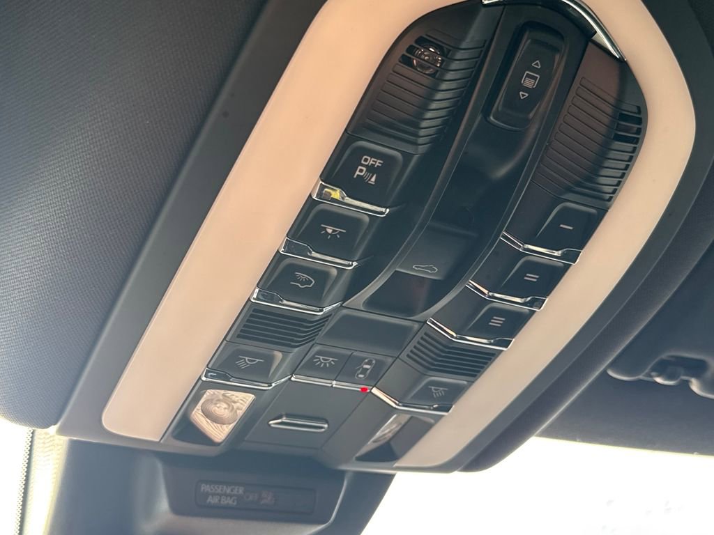 Used 2019 Porsche Macan Base image 32