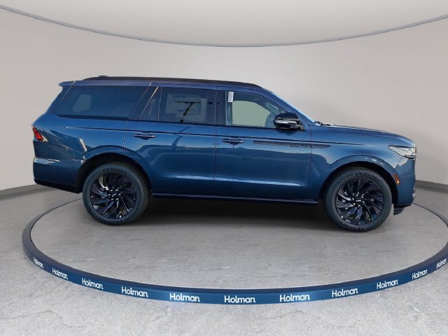 New 2027 Lincoln Navigator Reserve AWD/4WD image 4