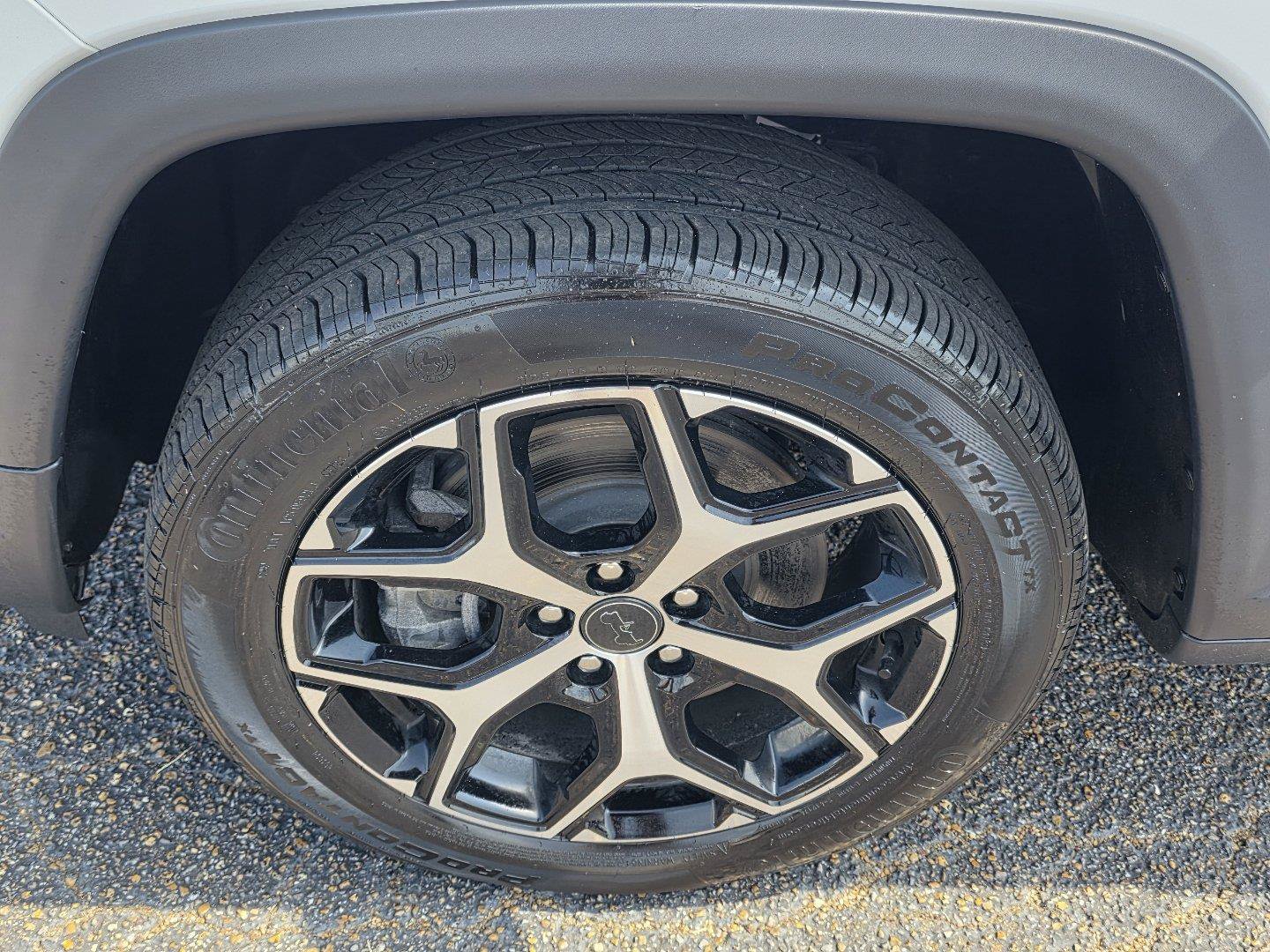 Certified 2025 Jeep Compass Limited AWD/4WD image 35