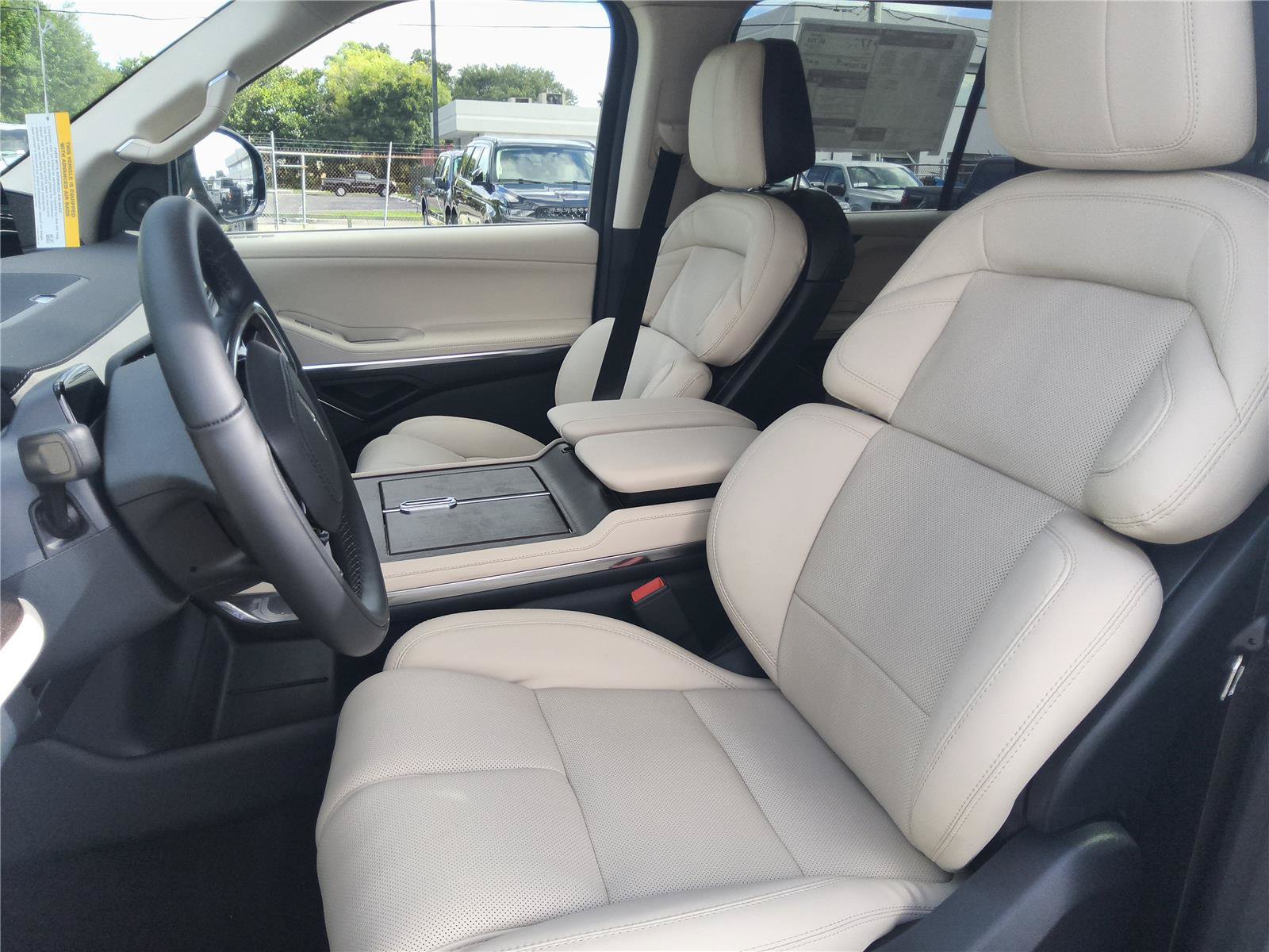New 2027 Lincoln Navigator Reserve AWD/4WD image 14