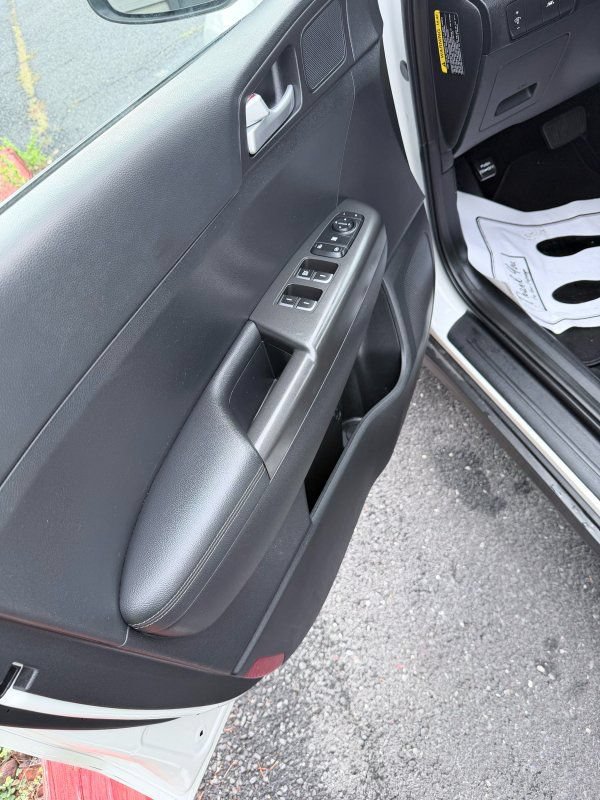 Used 2020 Kia Sportage LX AWD/4WD image 5