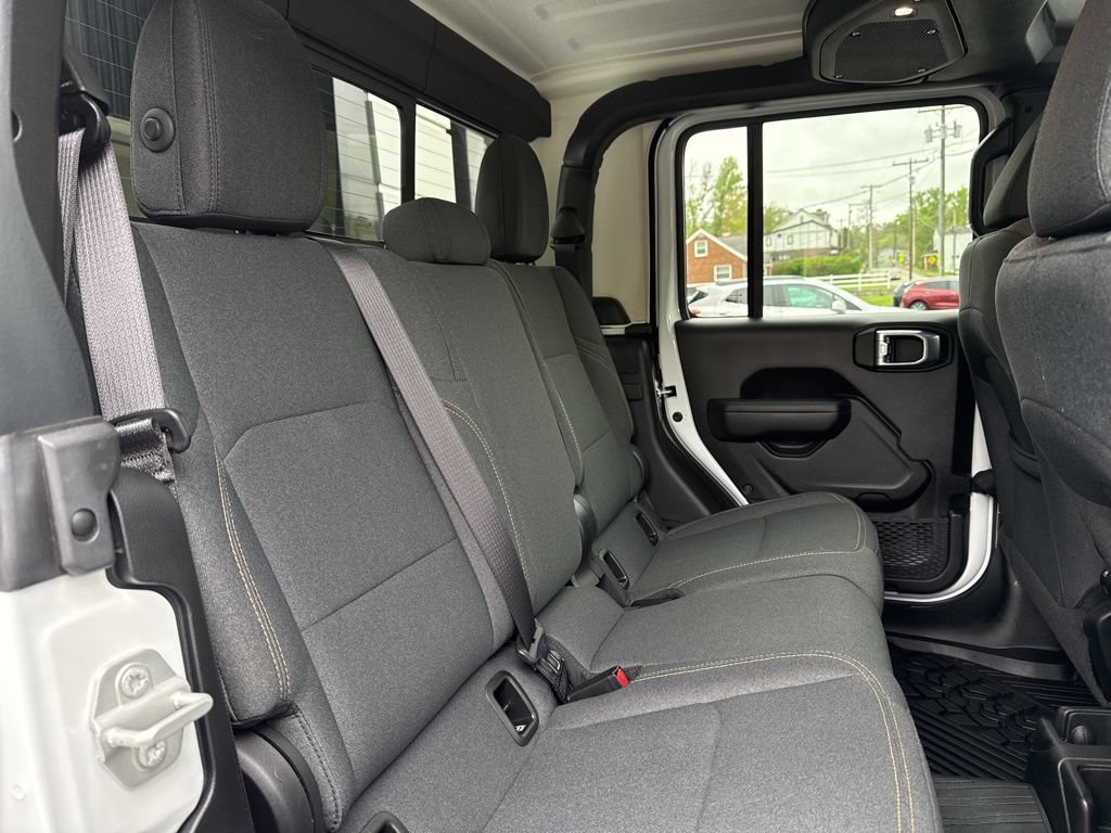 Used 2024 Jeep Gladiator Sport AWD/4WD image 26
