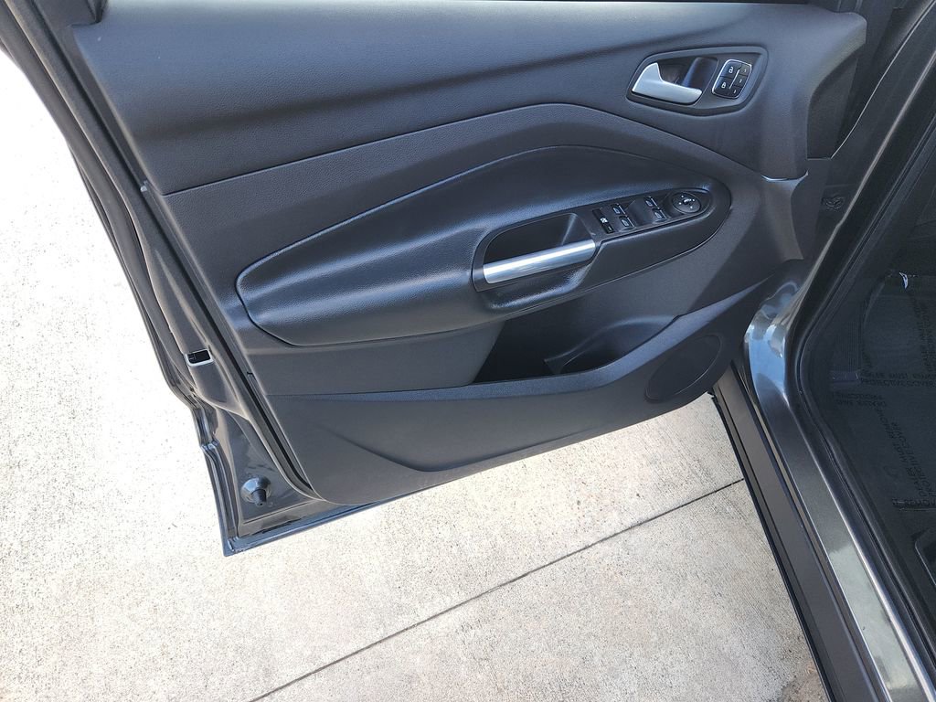 Used 2015 Ford Escape Titanium FWD image 28