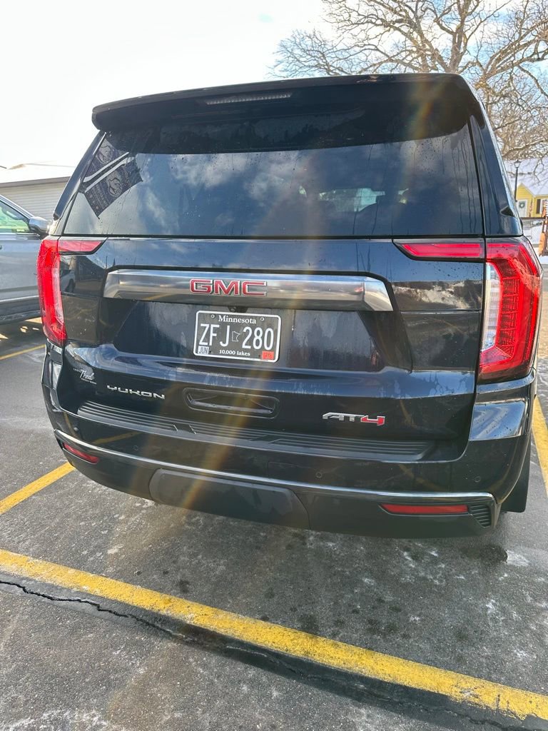 Used 2022 GMC Yukon XL AT4 image 6