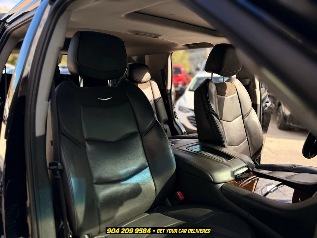 Used 2019 Cadillac Escalade Luxury AWD/4WD image 33