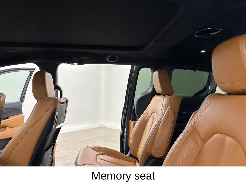 Used 2023 Chrysler Pacifica Pinnacle w/ Trailer Tow Group image 30