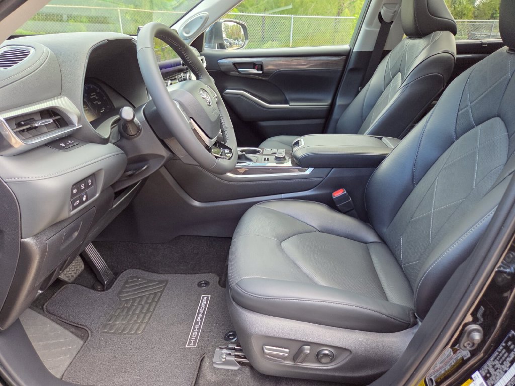Certified 2026 Toyota Highlander Platinum AWD/4WD image 27