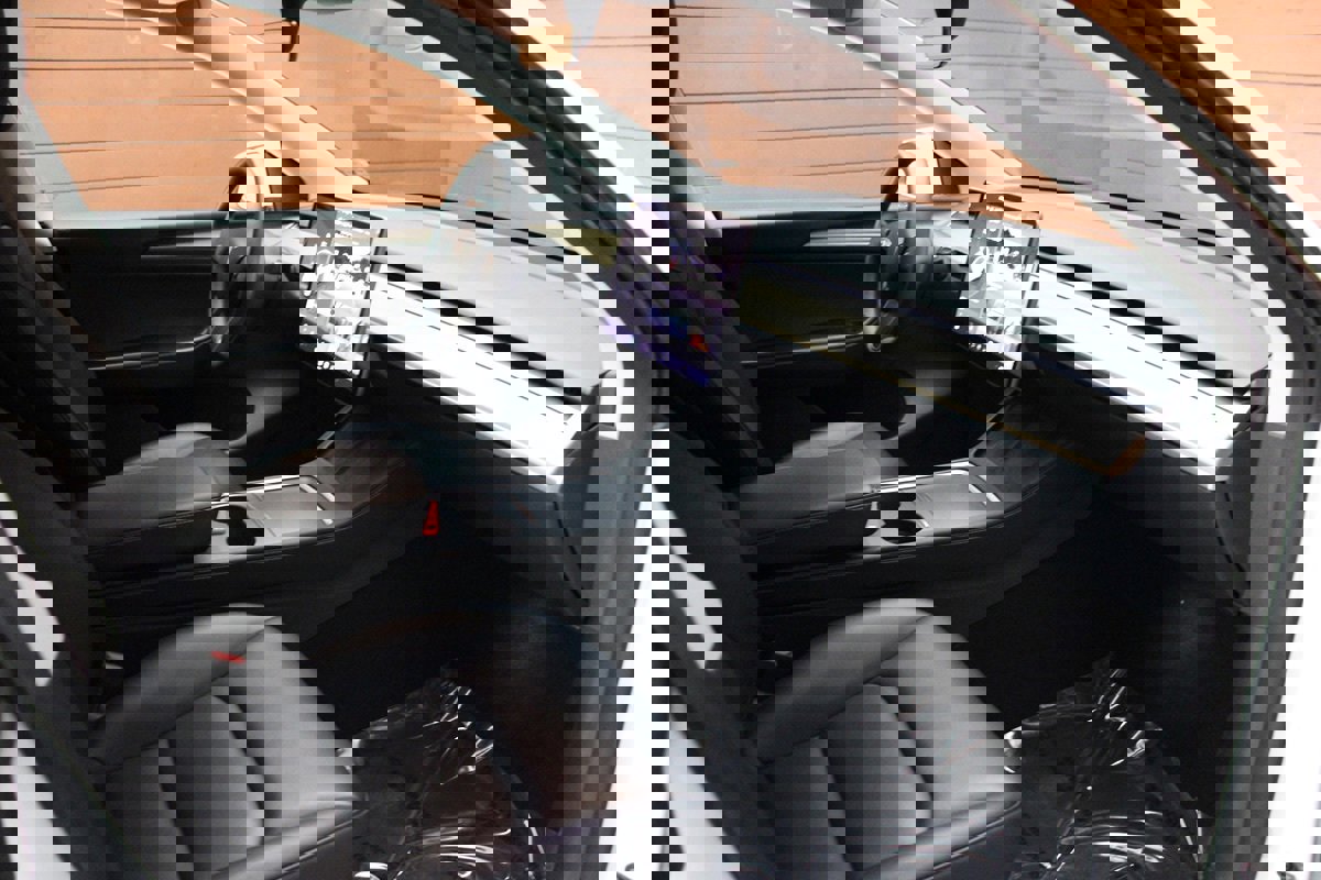 Used 2022 Tesla Model Y Long Range image 44