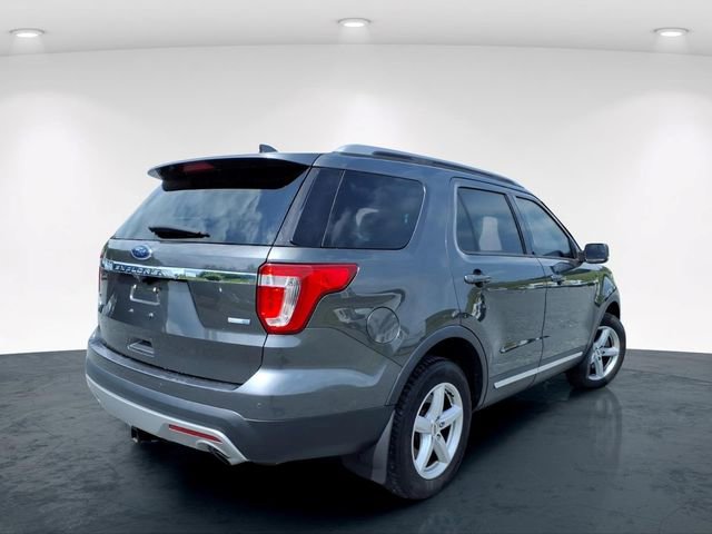 Used 2017 Ford Explorer XLT AWD/4WD image 6