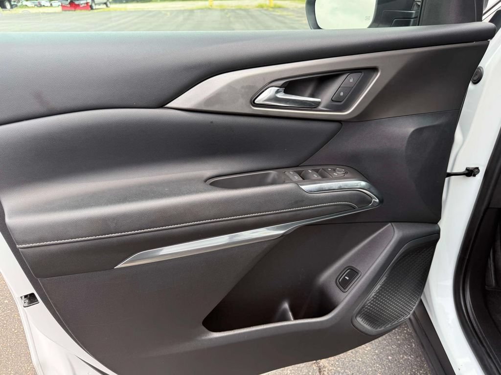 Used 2024 Chevrolet Traverse LT FWD image 17