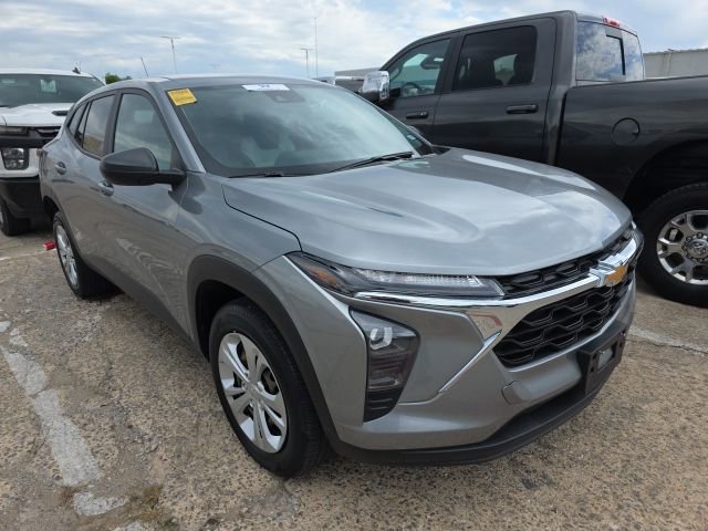 Used 2024 Chevrolet Trax LS w/ Driver Confidence Package FWD image 7
