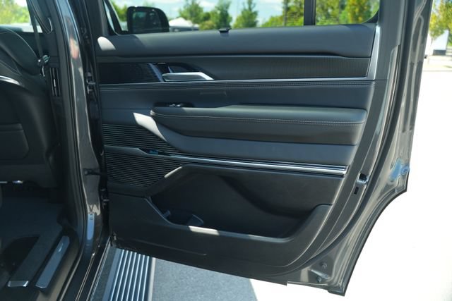 New 2026 Jeep Grand Wagoneer Summit AWD/4WD image 24