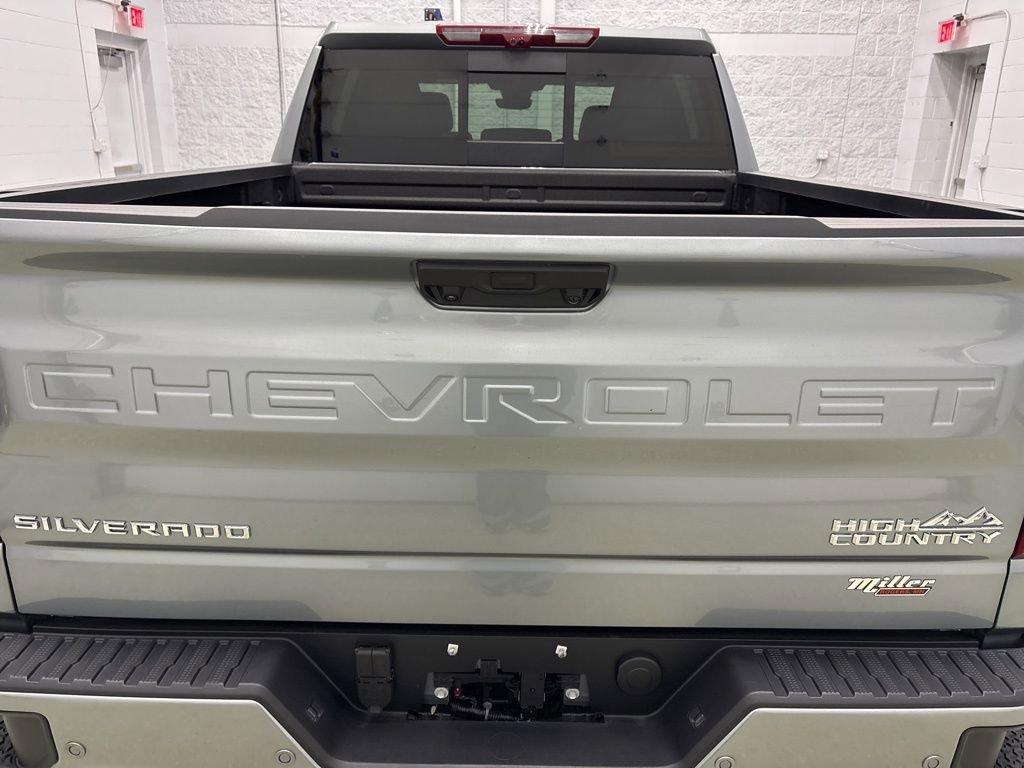 Used 2025 Chevrolet Silverado 1500 High Country w/ High Country Premium Package image 4