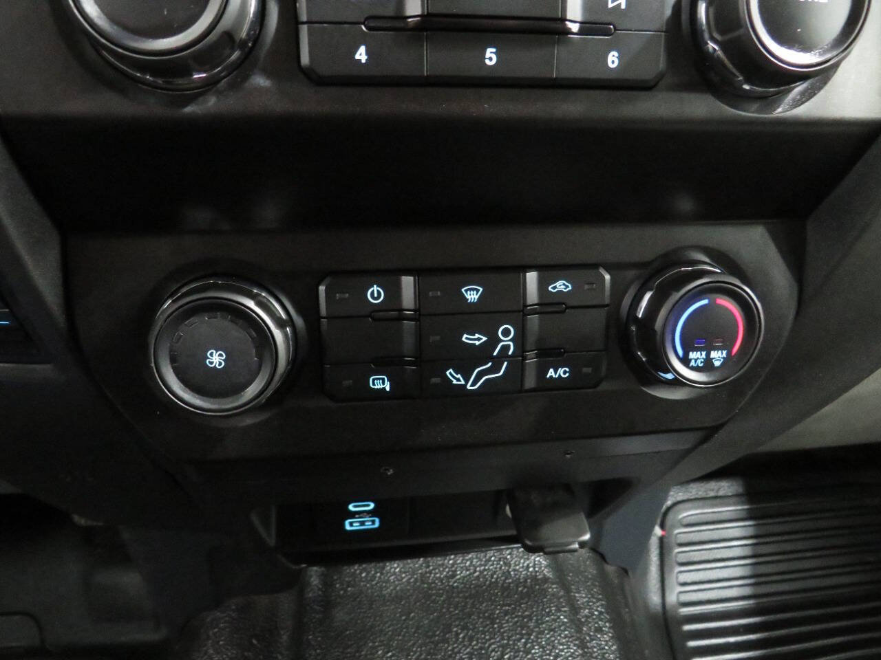 Used 2022 Ford F250 XL w/ Power Equipment Group AWD/4WD image 18
