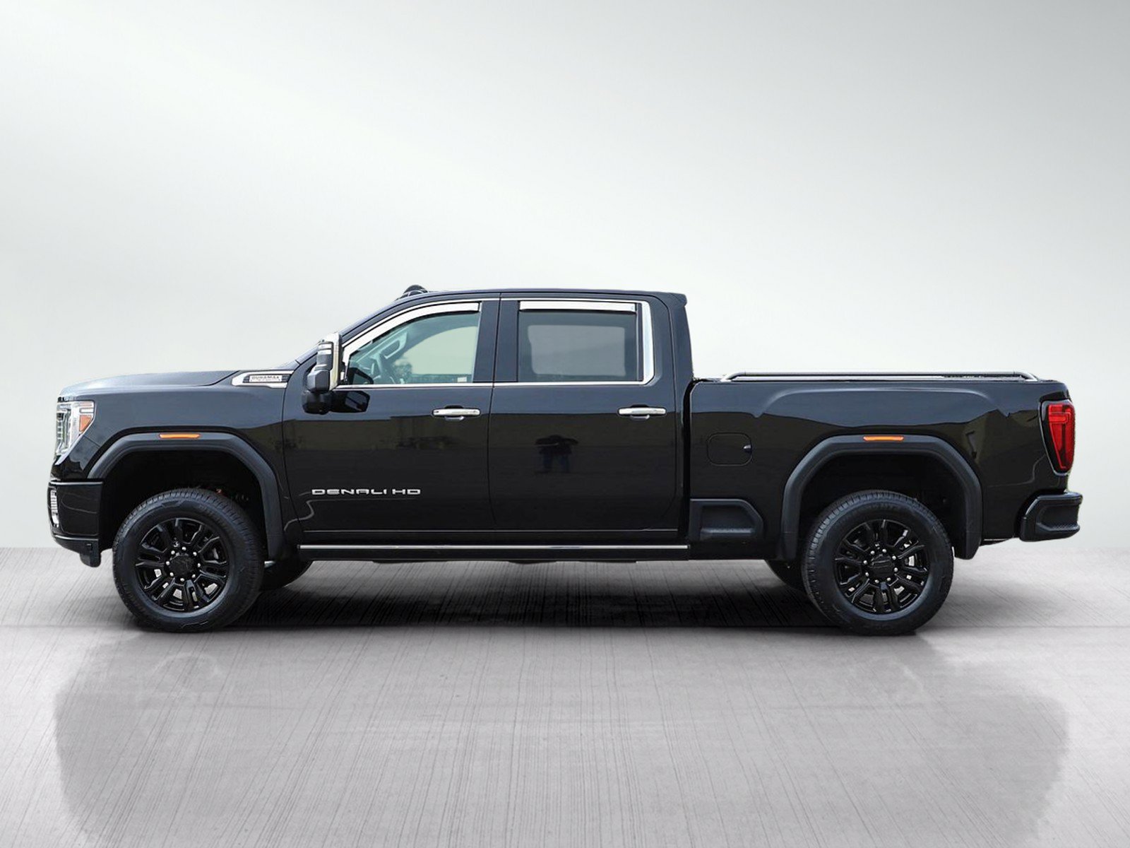 Used 2023 GMC Sierra 3500 Denali w/ Denali Black Diamond Edition AWD/4WD image 2