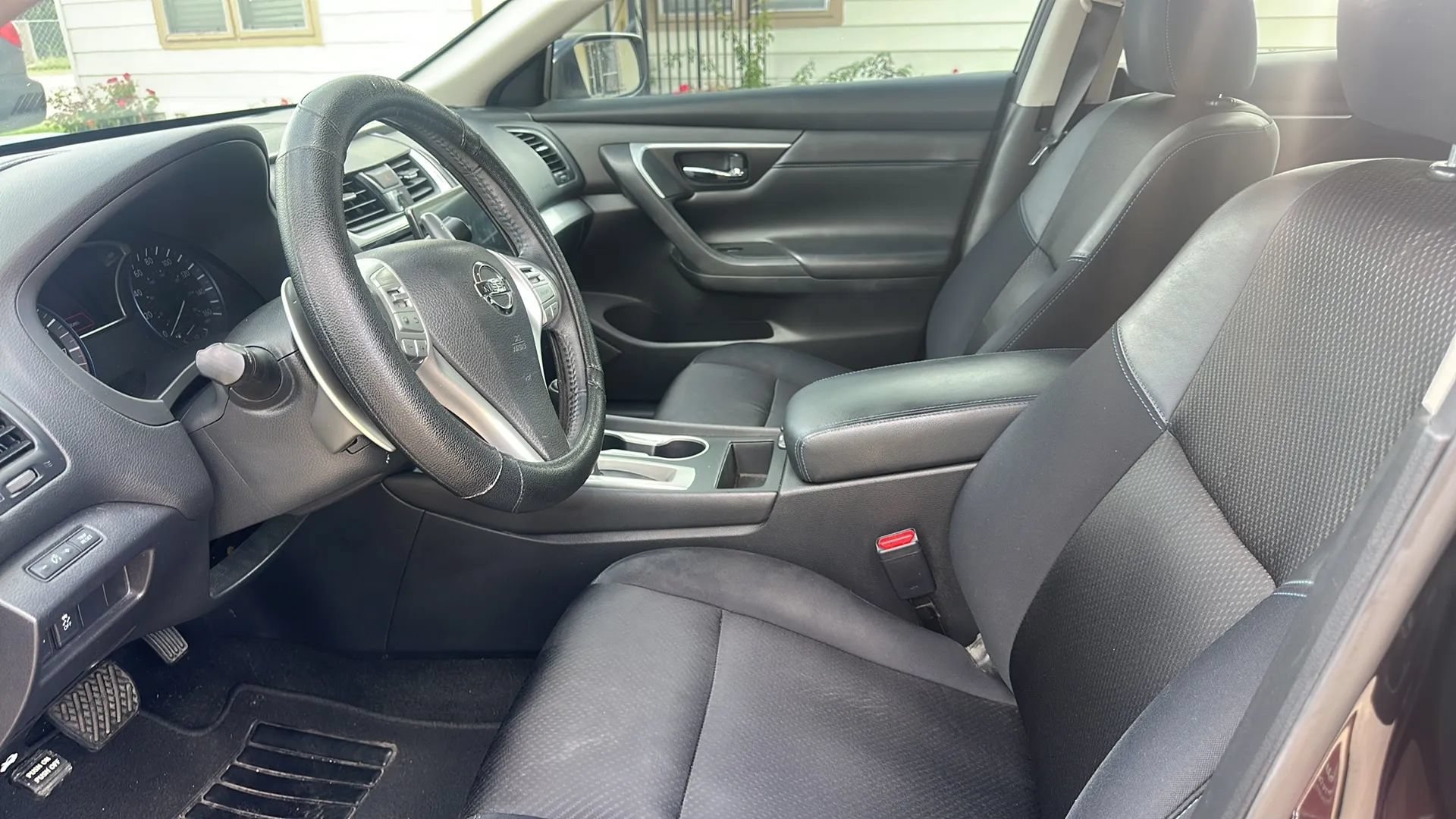 Used 2017 Nissan Altima 2.5 SR w/ Midnight Edition Package FWD image 9