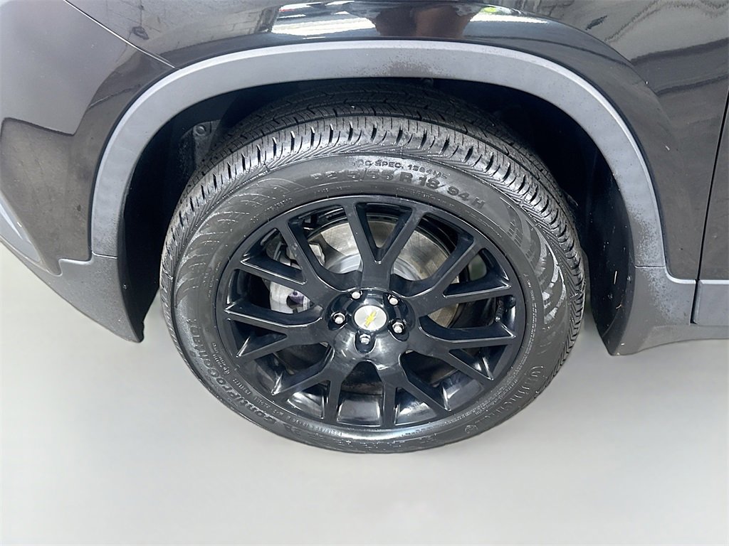 Used 2022 Chevrolet Trax LT w/ Midnight Edition image 8