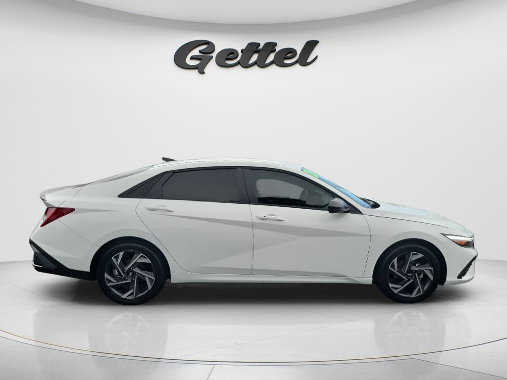 Certified 2025 Hyundai Elantra SEL FWD image 4