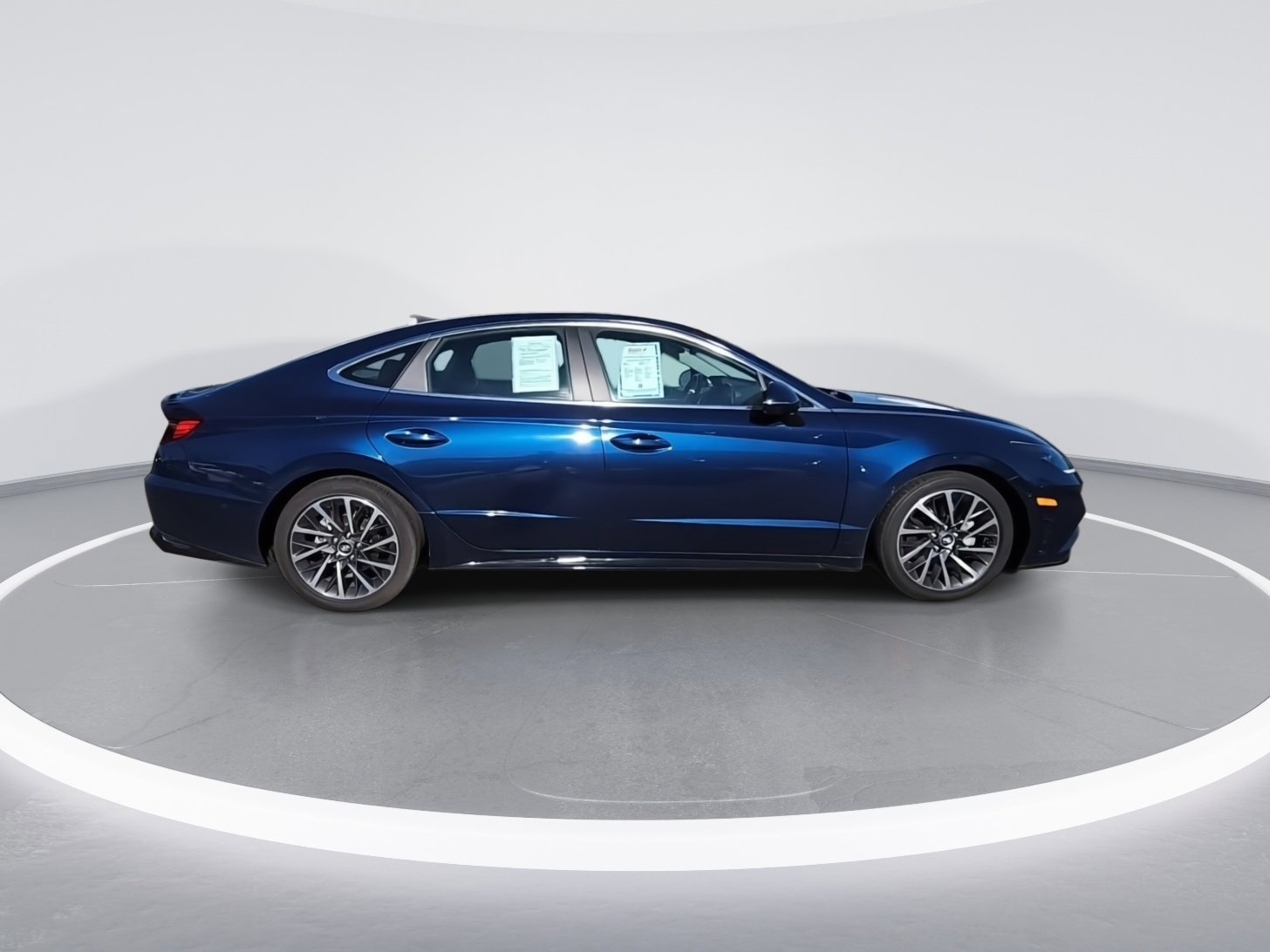 Used 2022 Hyundai Sonata Limited w/ Preferred Accessory Package image 9