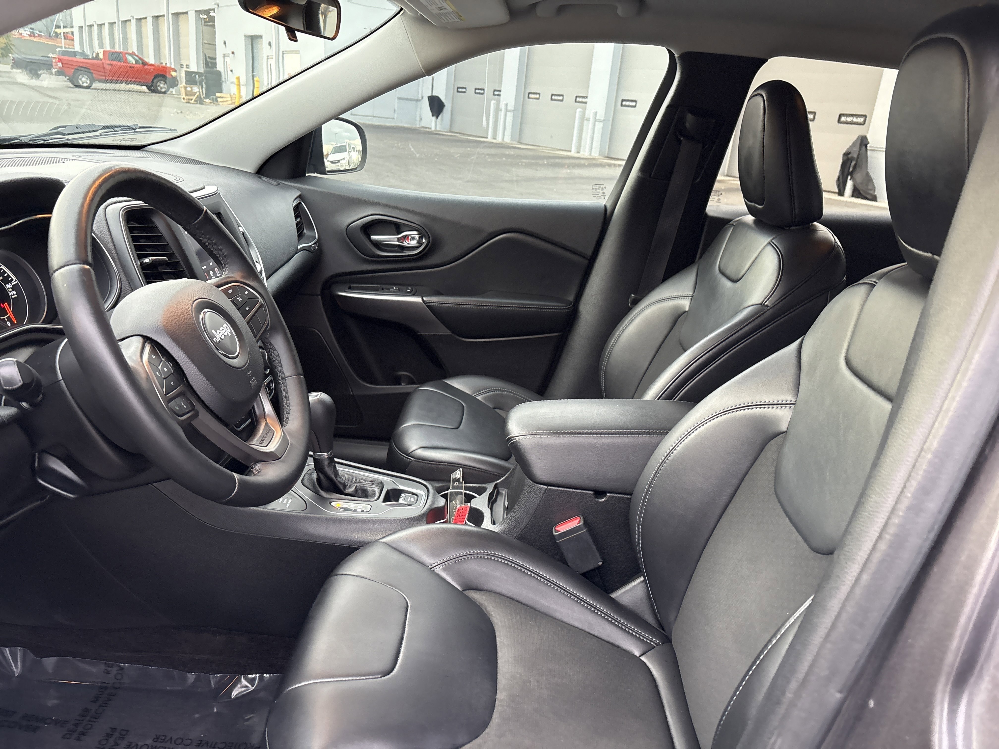 Used 2019 Jeep Cherokee Latitude Plus image 18