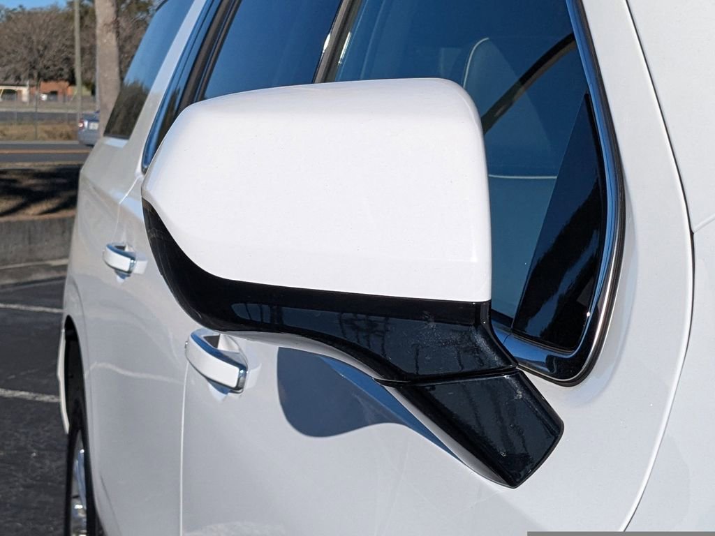 Used 2024 GMC Yukon XL SLT image 12