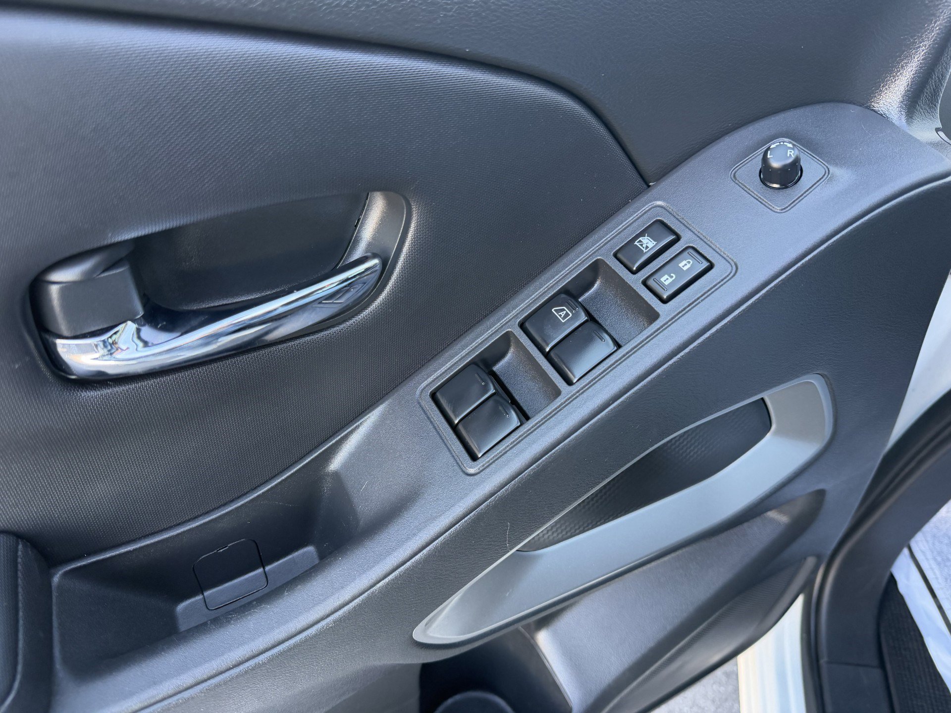 Certified 2024 Nissan Frontier SV image 17