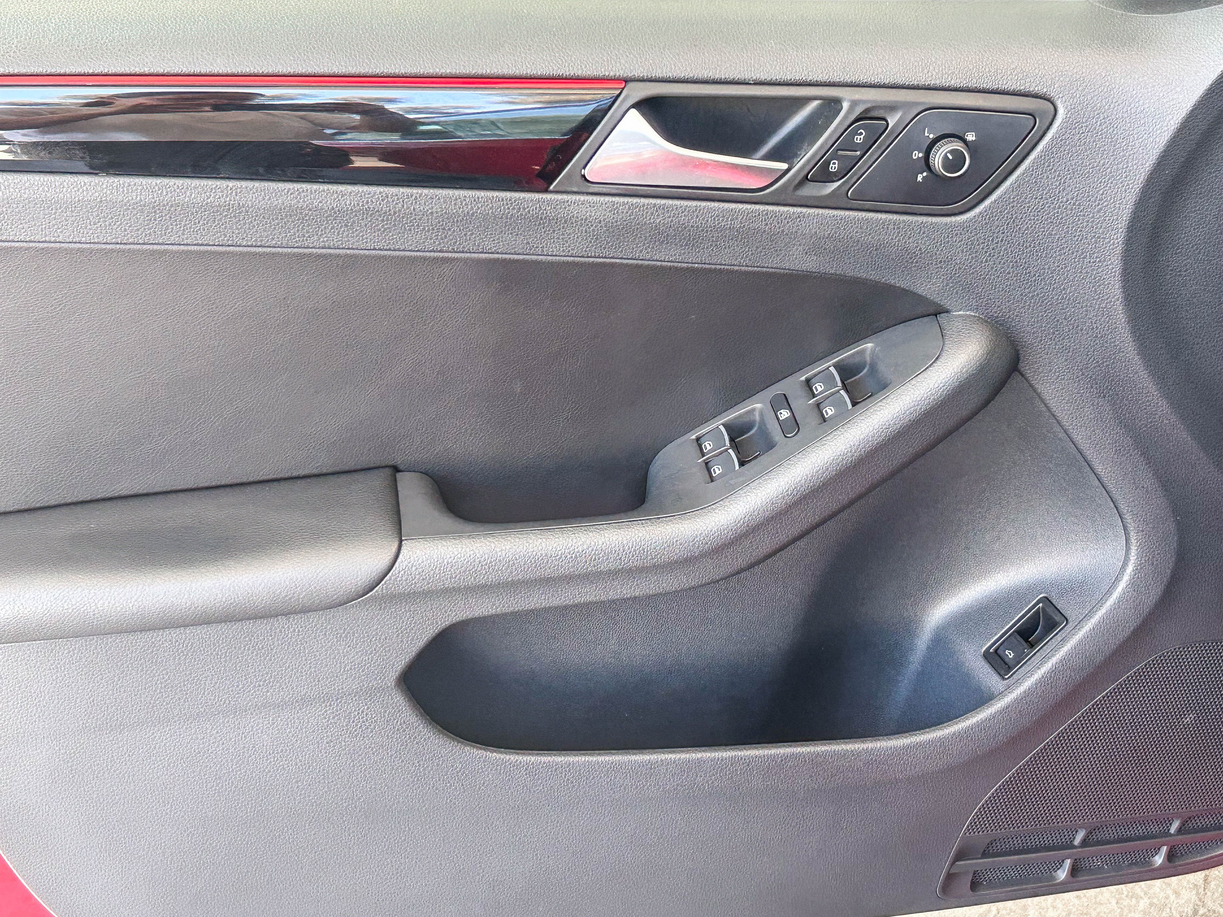 Used 2017 Volkswagen Jetta GLI FWD image 24