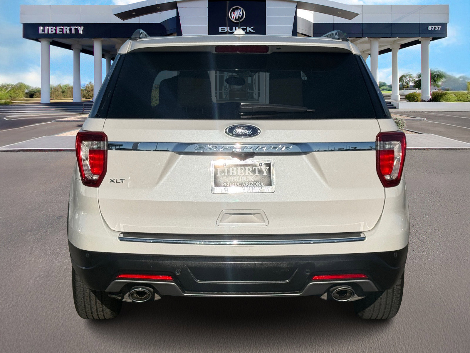 Used 2018 Ford Explorer XLT w/ Equipment Group 202A image 5