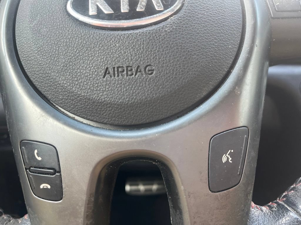 Used 2011 Kia Forte Koup SX FWD image 17