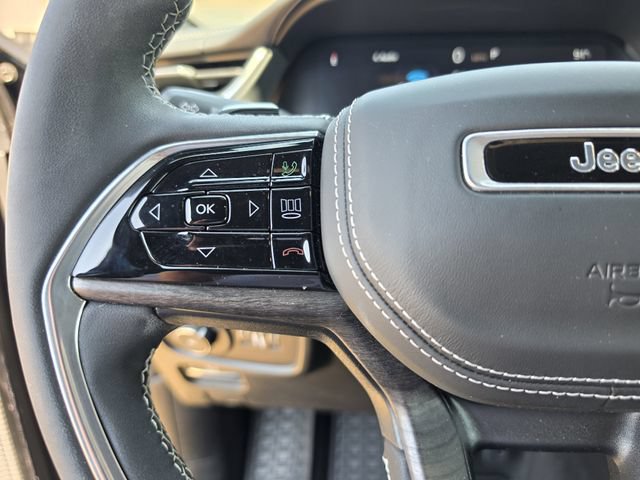 Used 2023 Jeep Grand Cherokee Overland w/ Luxury Tech Group IV RWD image 27