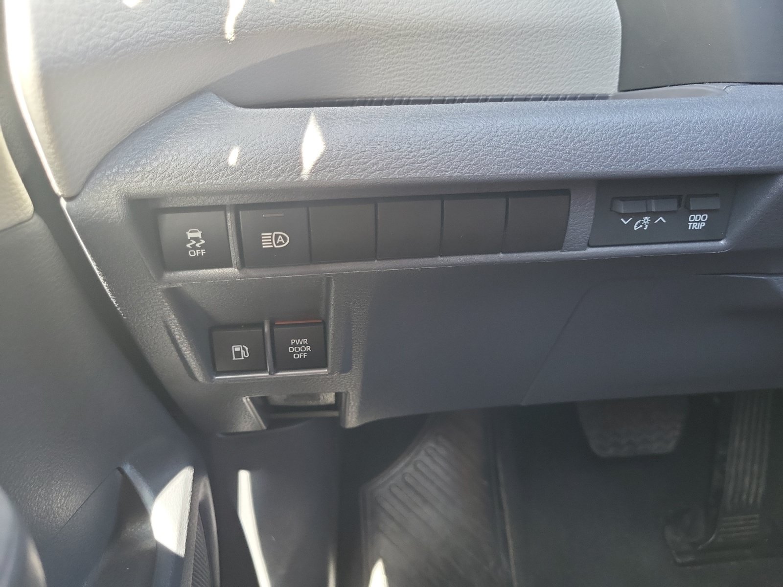 Used 2023 Toyota Sienna XLE FWD image 28