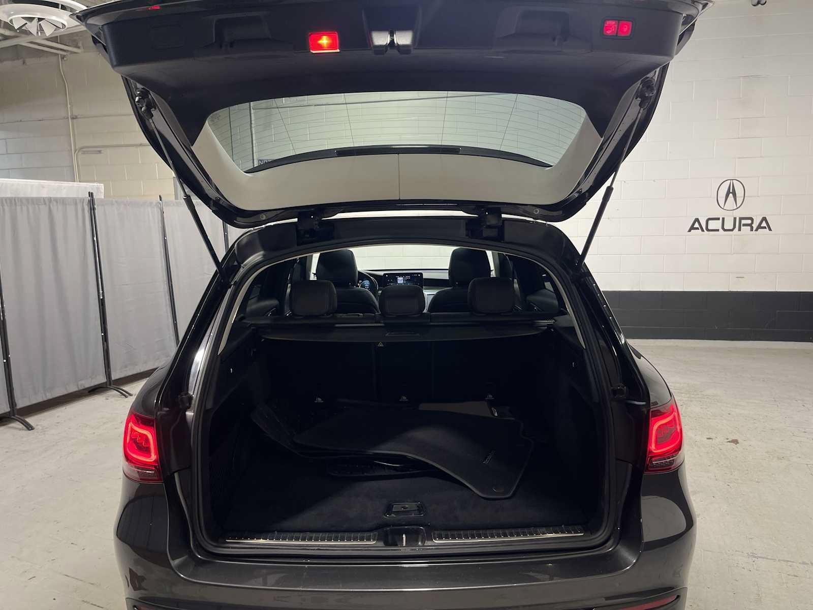 Used 2021 Mercedes-Benz GLC 300 4MATIC image 18