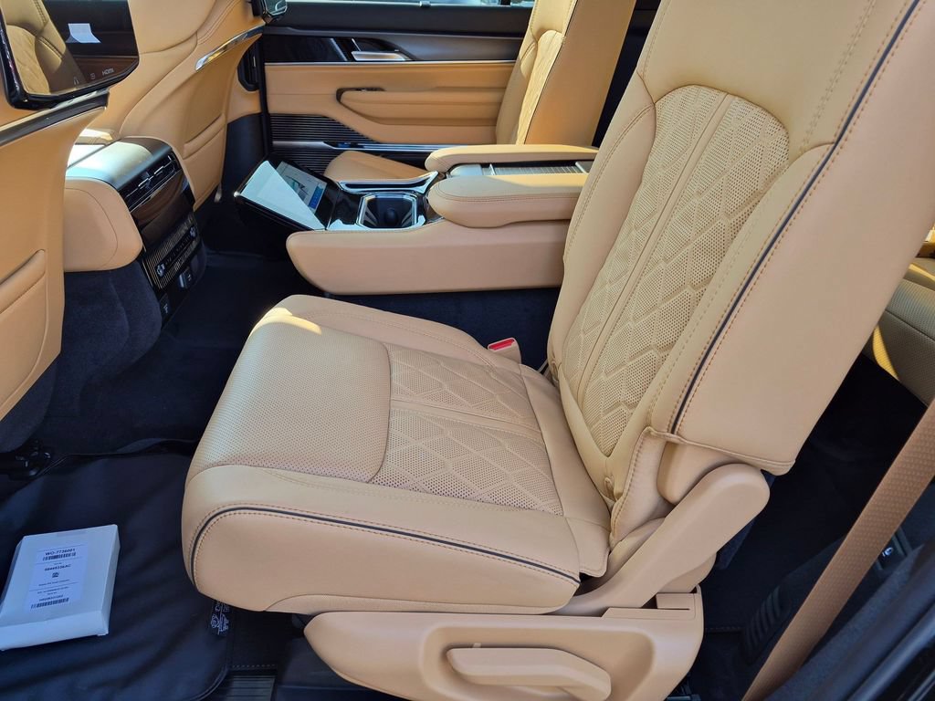 New 2026 Jeep Grand Wagoneer Summit AWD/4WD image 24