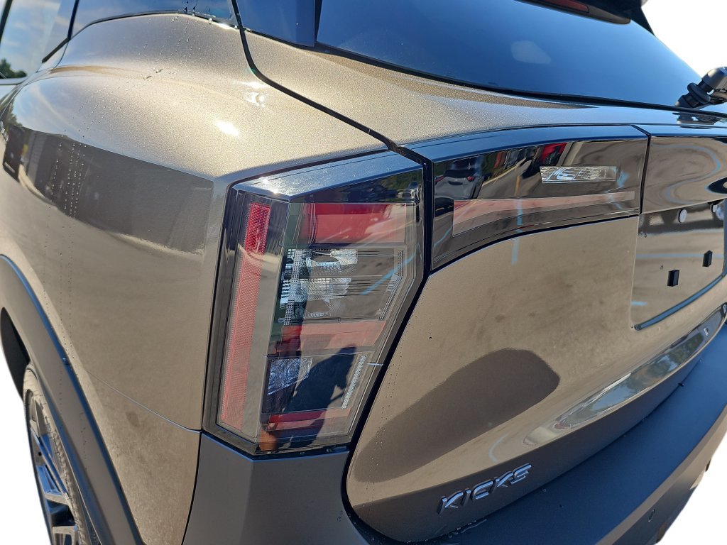 New 2027 Nissan Kicks SR w/ Cold Weather Package FWD image 33