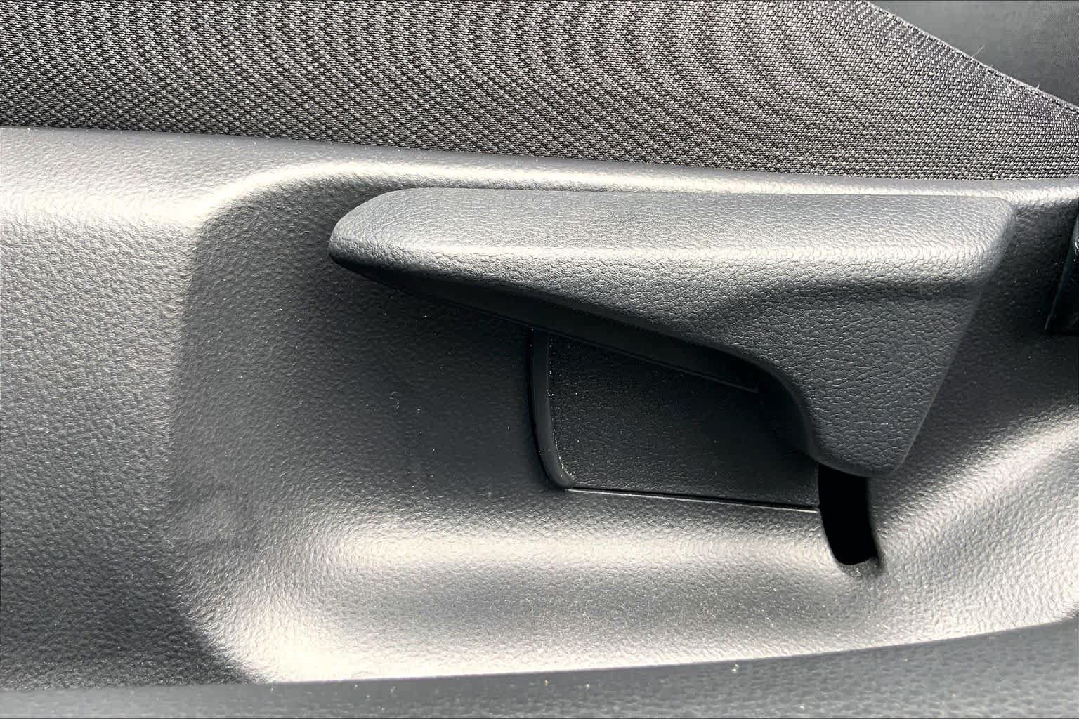 Used 2025 Toyota Prius LE FWD image 34