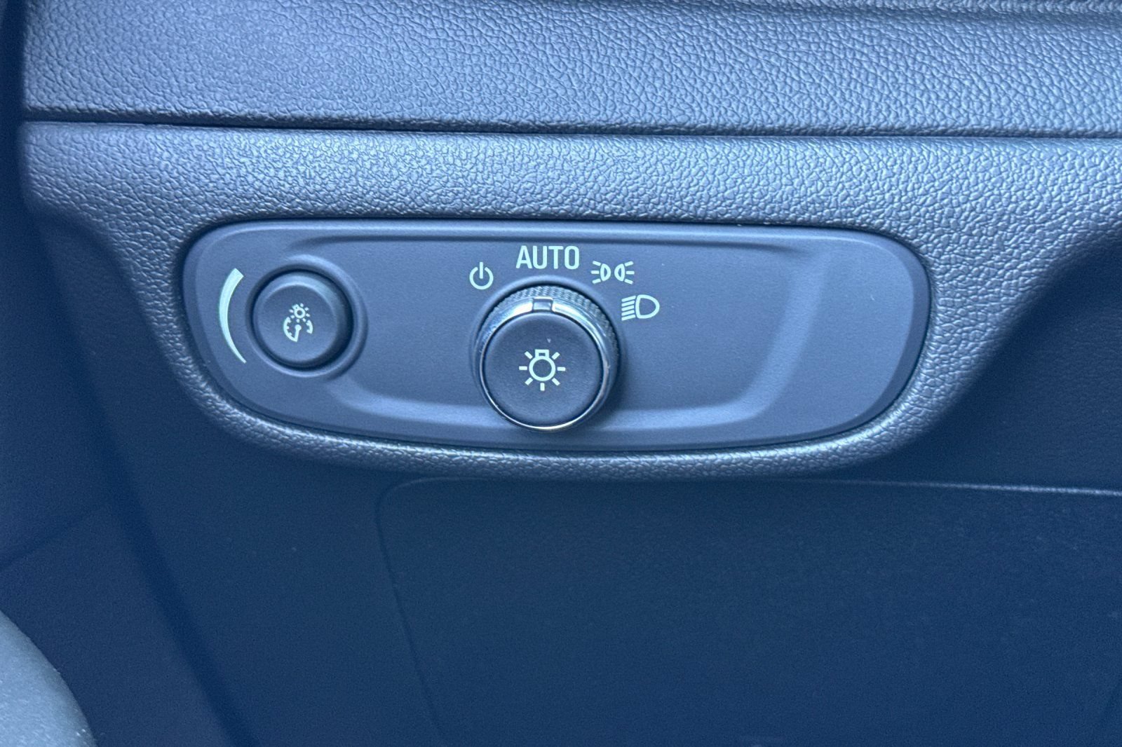 Used 2023 Chevrolet Bolt LT w/ Infotainment Package FWD image 39