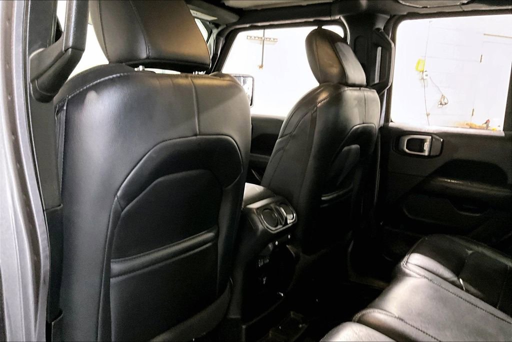 Used 2019 Jeep Wrangler Unlimited Sahara image 30